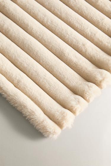 COUVERTURE POLAIRE TEXTURÉE - Beige de Zara - Image 1