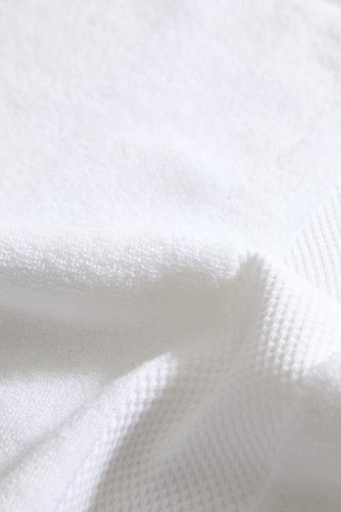 (800 GXM²) EXTRA SOFT BATH TOWEL - White by Zara - Image 5