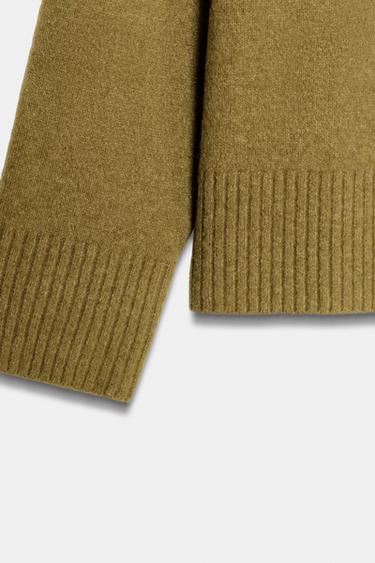 PULL EN MAILLE À BOUTONS - Vert moyen de Zara - Image 7