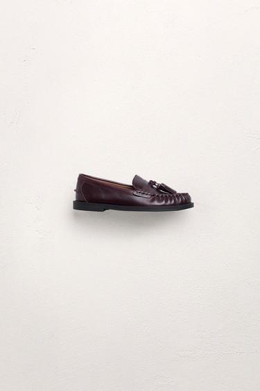 MOCASSINS À POMPONS EN CUIR LIMITED EDITION - Bordeaux de Zara - Image 9