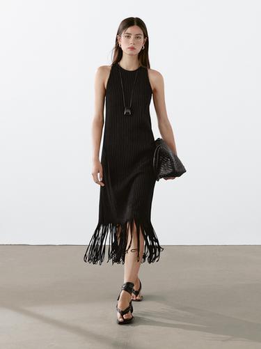 Vestido punto textura bajo flecos - Negro de Zara - Imagen 0