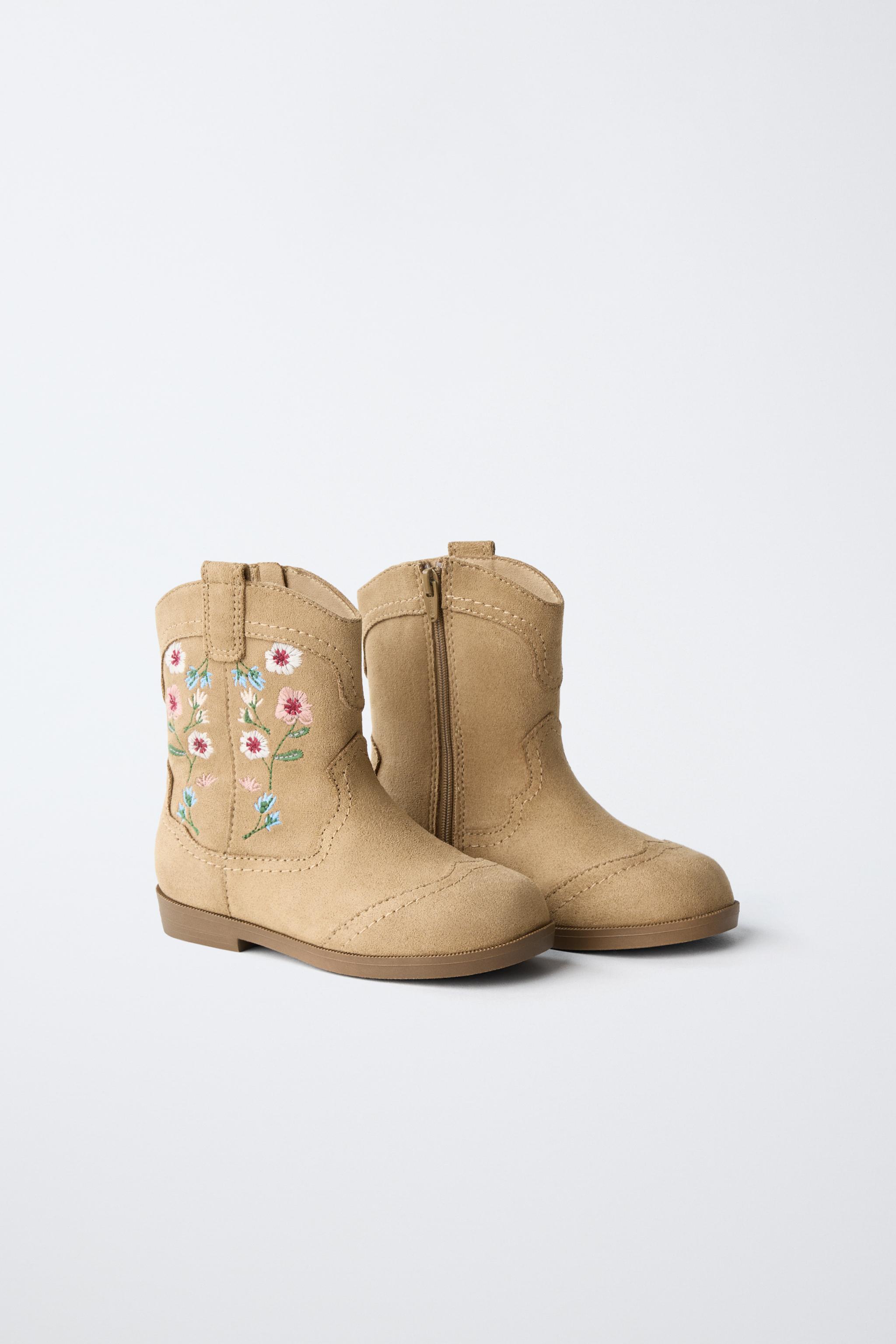 EMBROIDERED COWBOY BOOTS — Sandy Brown