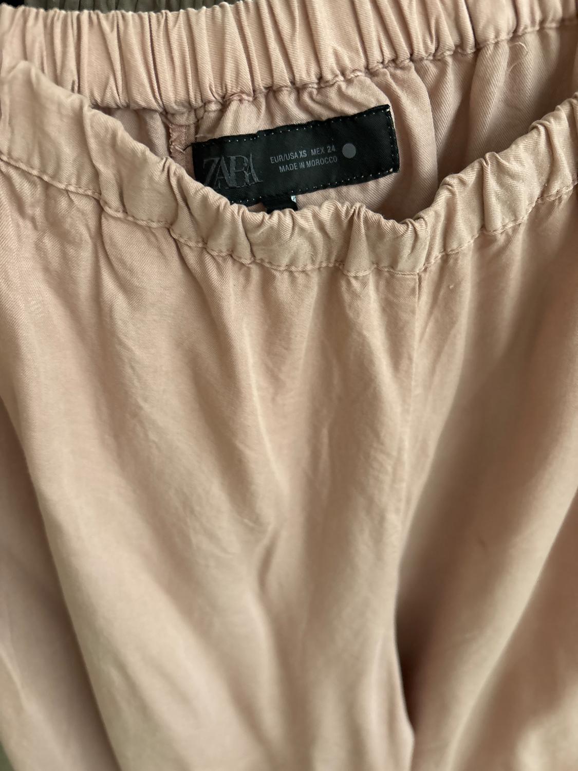 Beige gathered elasticated waist detail. Black label with text: ZARA EUR/USA XS MEX 24 MADE IN MOROCCO.