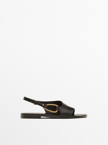 Sandalia piel anilla - Marrón de Zara