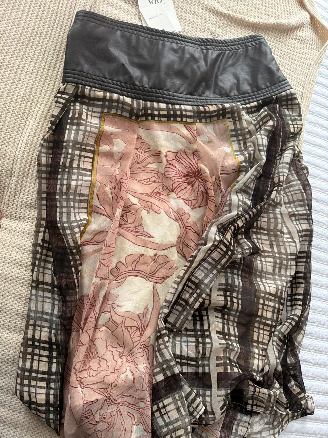SKIRT - Image 2