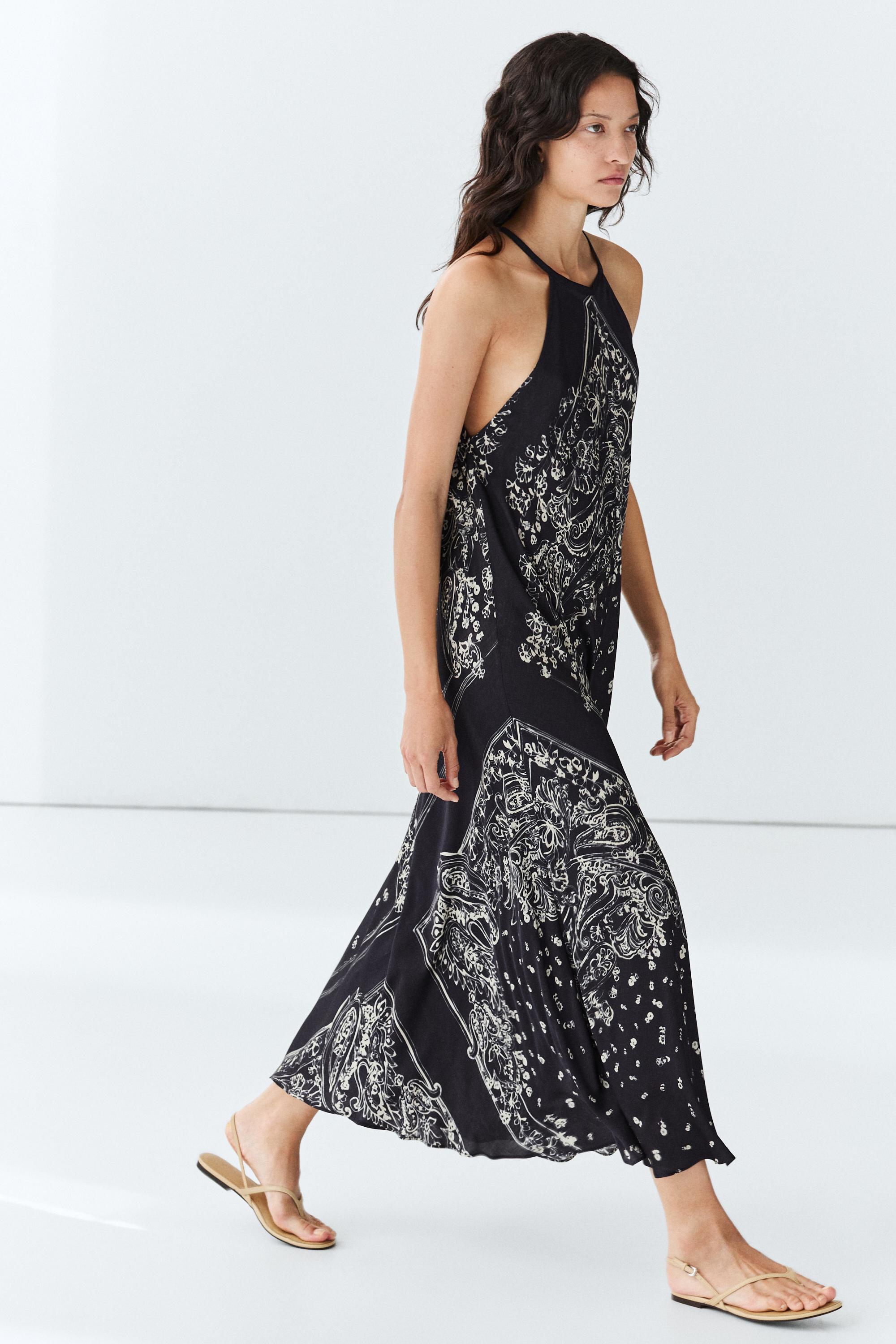 Robe longue fluide à encolure américaine imprimé cachemire