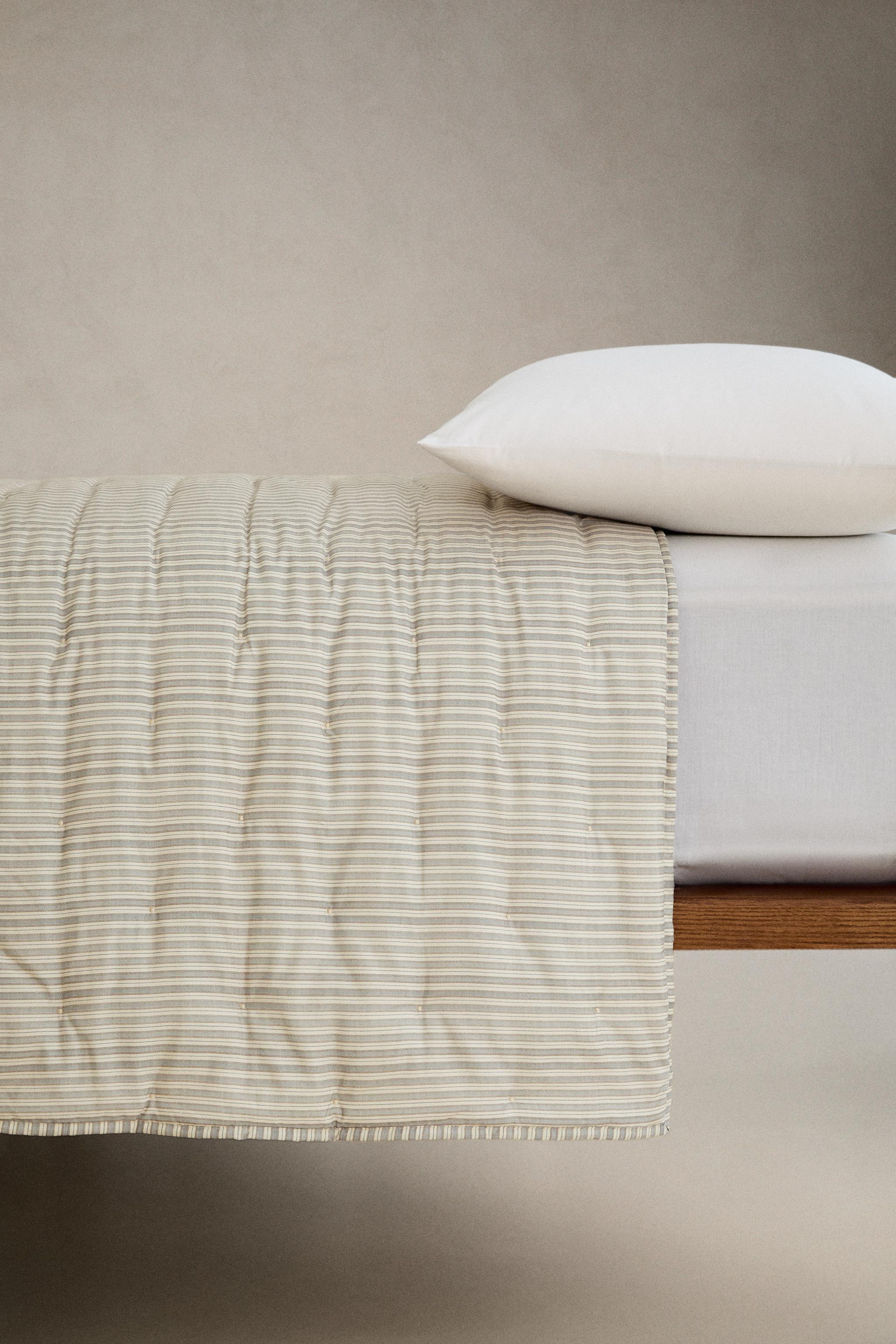 STRIPED QUILT