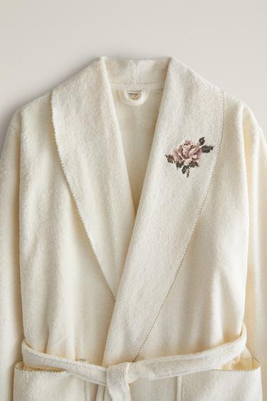 EMBROIDERED PICOT DRESSING GOWN (450 GSM) — Ivory 2
