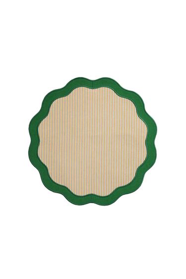 STRIPED PLACEMAT WITH SCALLOPED EDGE - أخضر الخاص بـ Zara