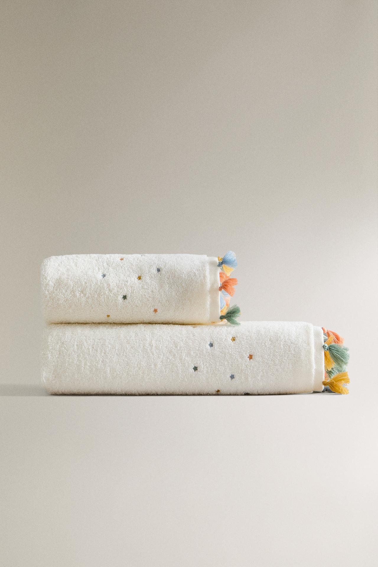 KIDS' POMPOM BATH TOWEL — Oyster-white