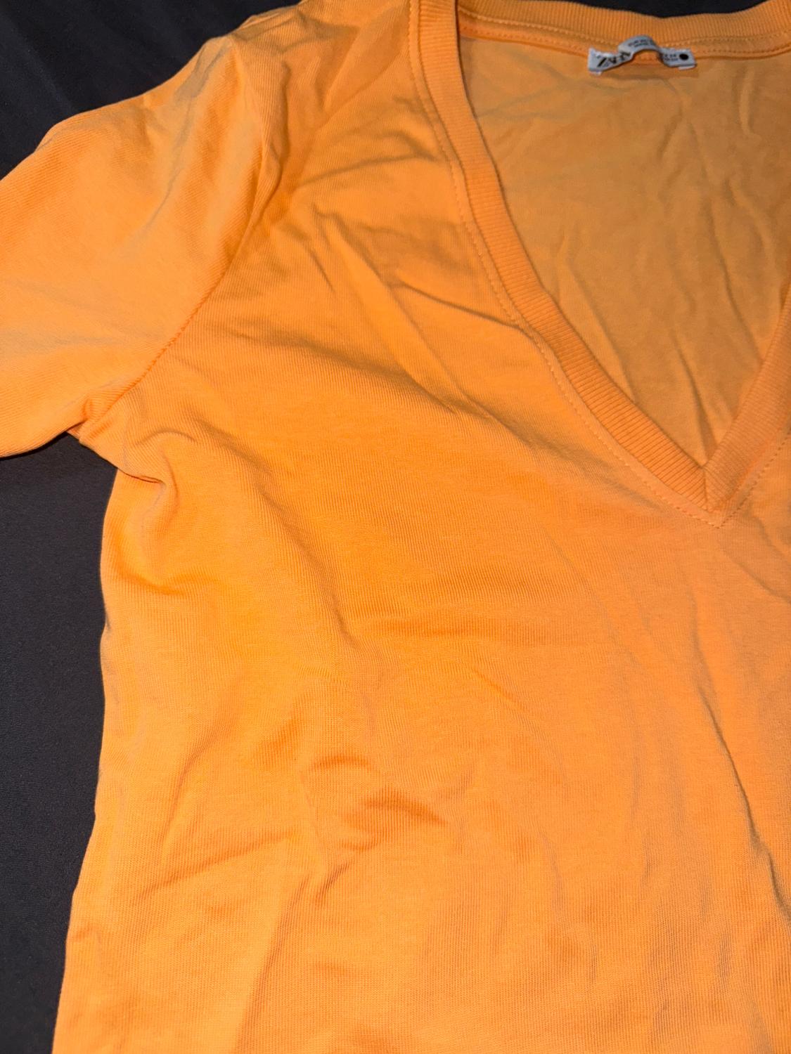 BASIC V-NECK T-SHIRT - Image 2