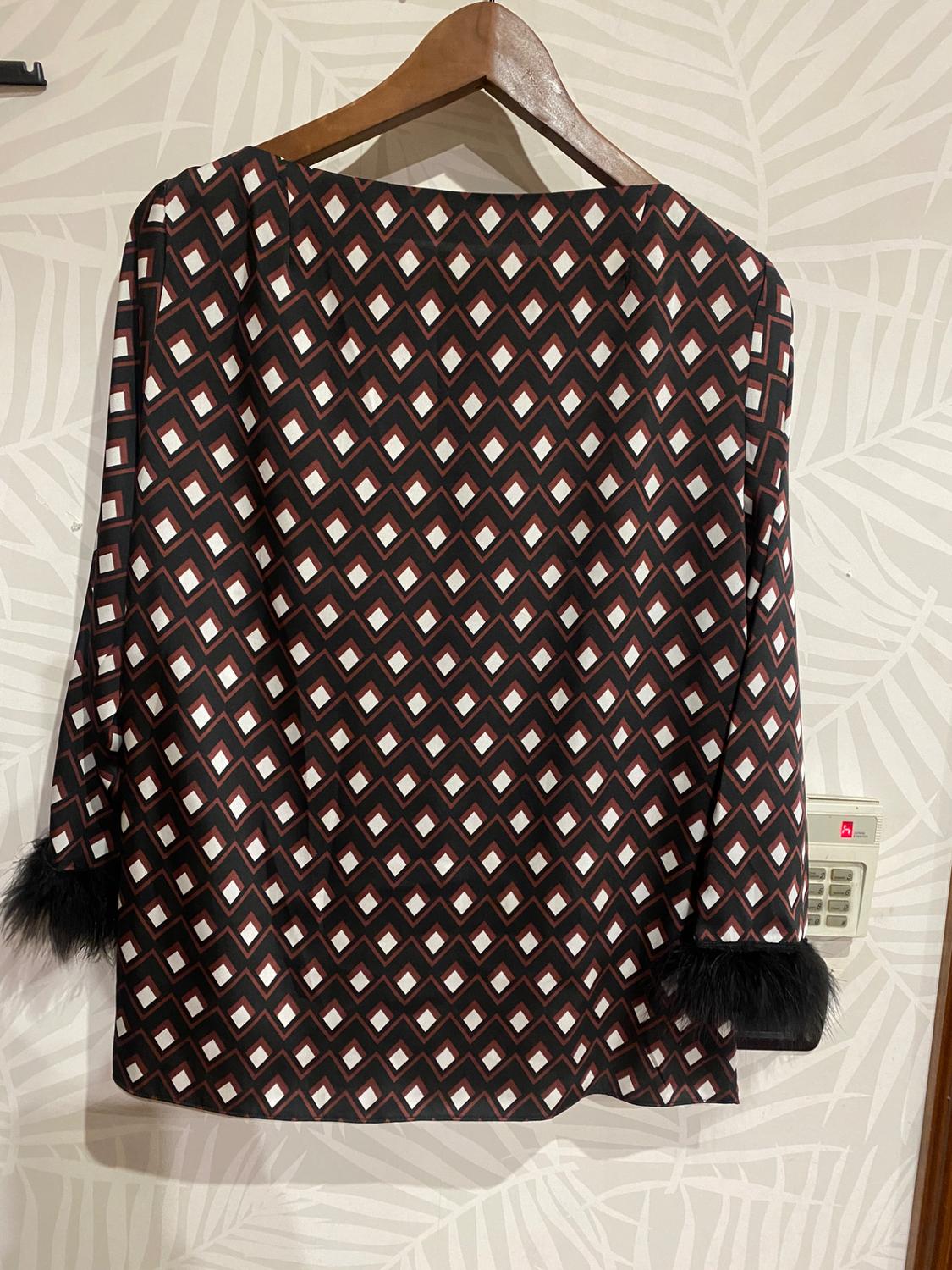 PRINTED TOP WITH EMBELLISHED SLEEVES - Image 2