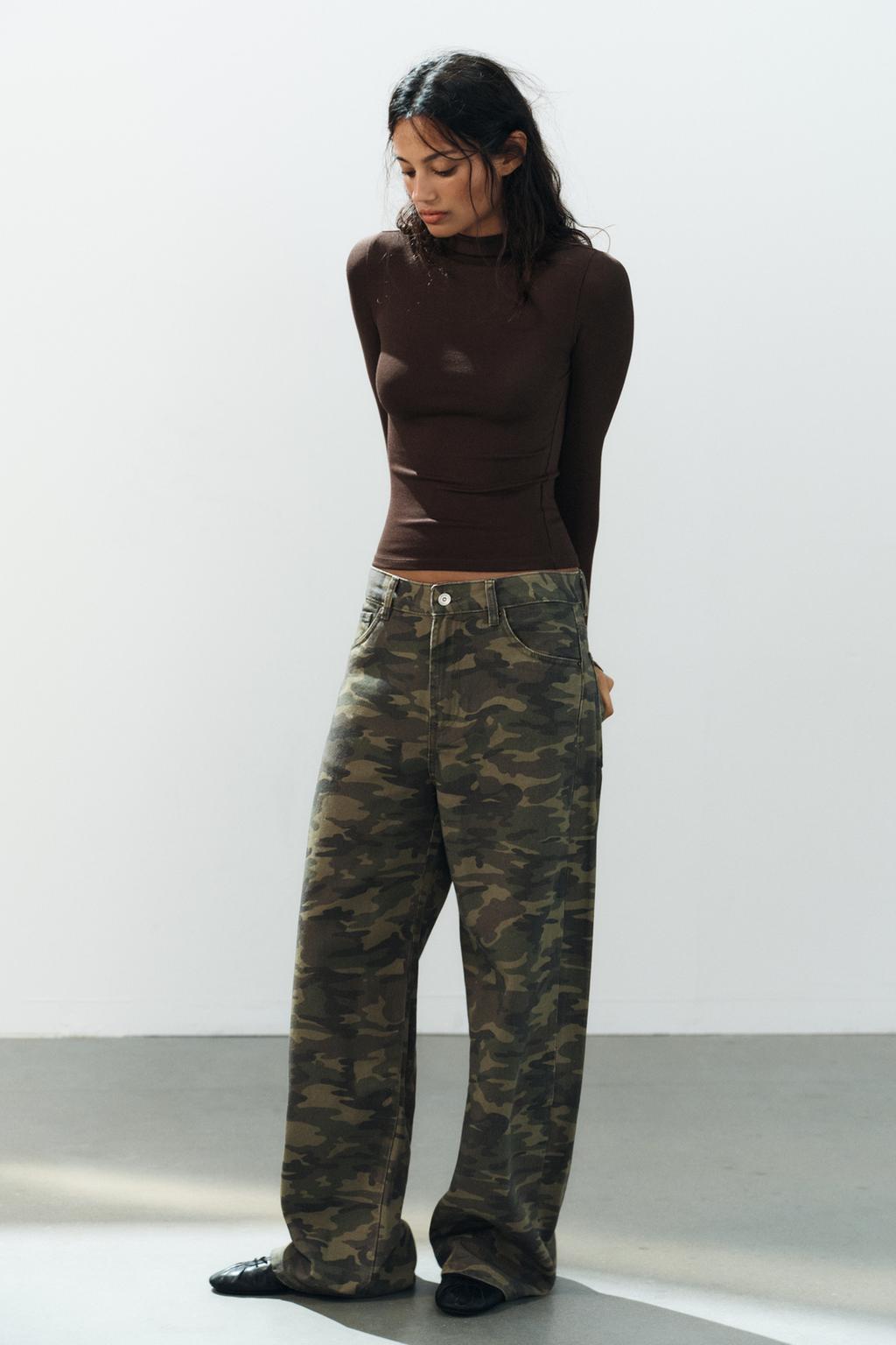 HIGH NECK T-SHIRT