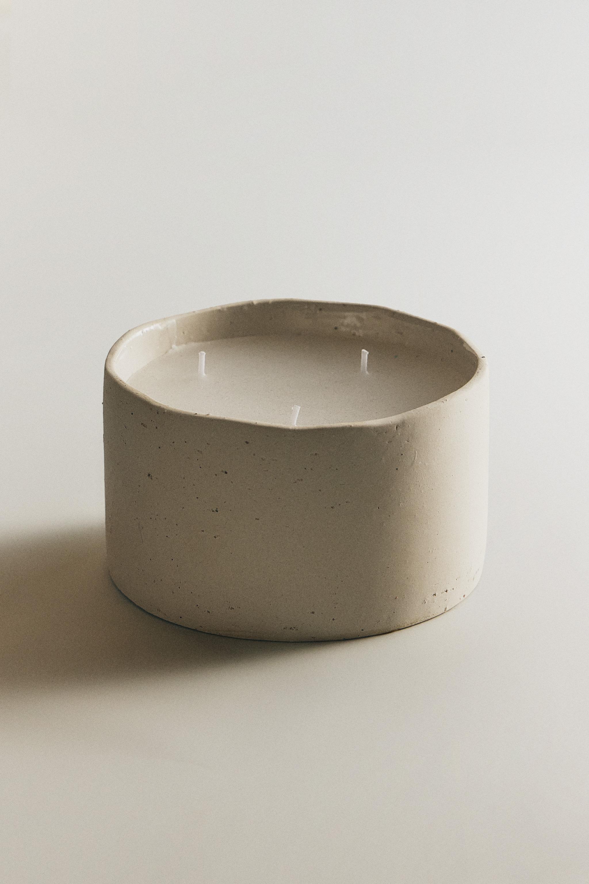 CERAMIC DECORATIVE CANDLE — White
