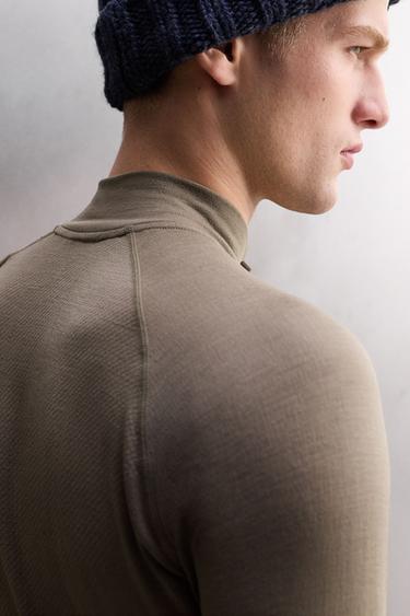 T-SHIRT DE COMPRESSION À COL ZIPPÉ SKI - Vert moyen de Zara - Image 4