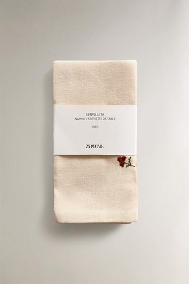 PACK OF EMBROIDERED FLORAL NAPKINS (PACK OF 2) - Ecru by Zara - Image 4