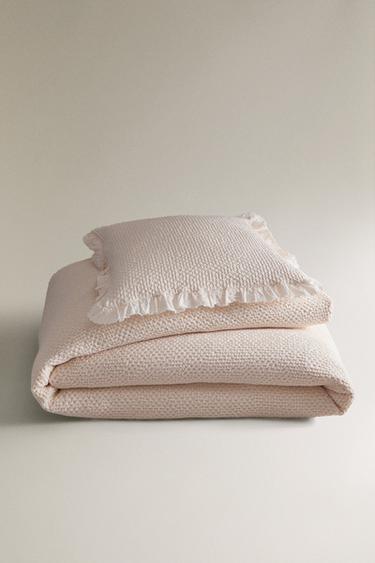 KIDS’ MINI WAFFLE TEXTURE BEDSPREAD WITH RUFFLE TRIM - Pink by Zara