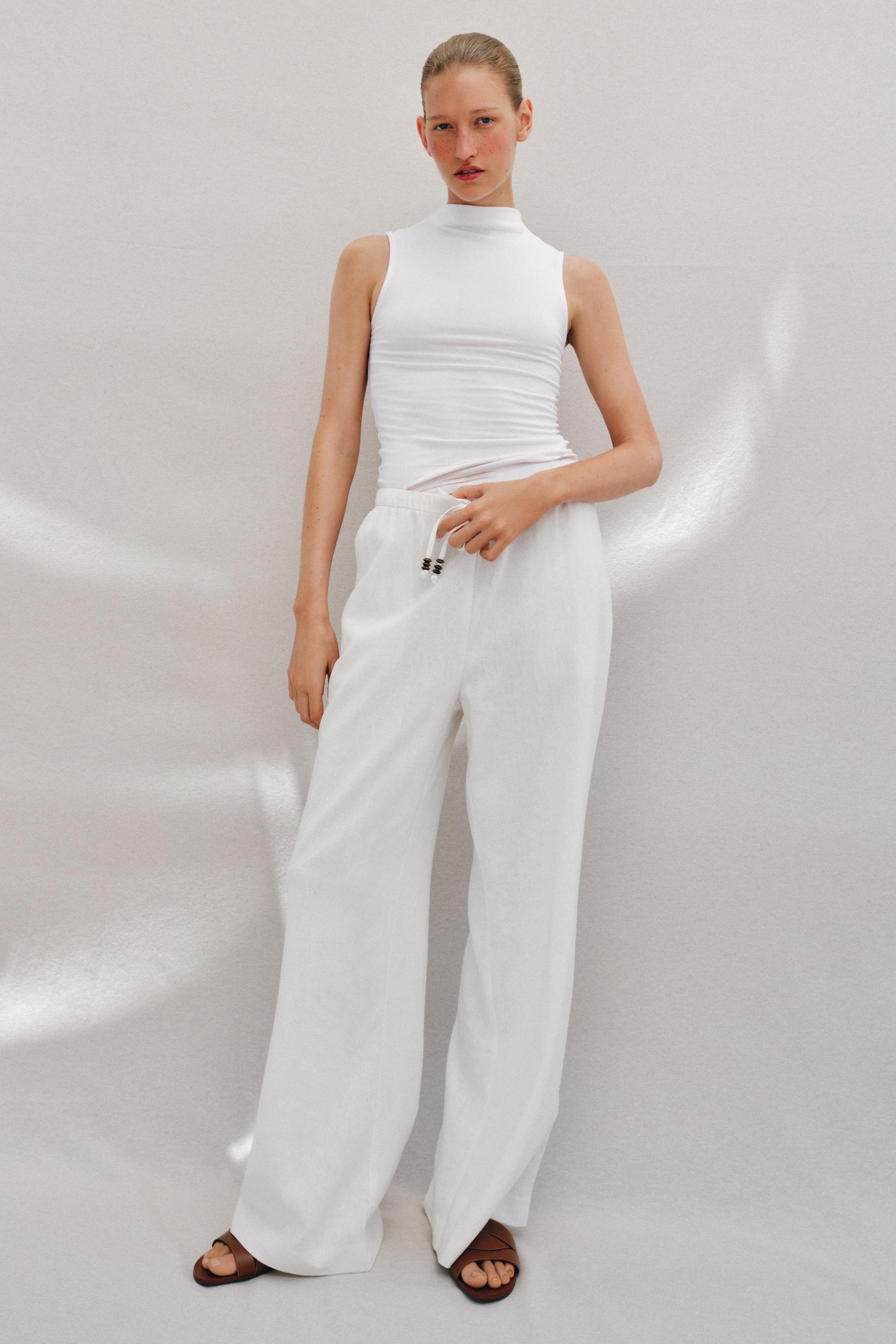 SLEEVELESS TOP — White