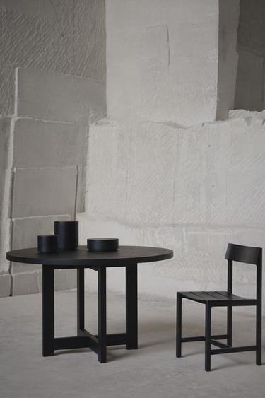 TABLE 02 - Black by Zara