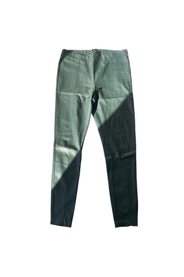 PANTALONES VERDES EFECTO PIEL