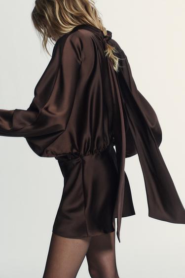 VESTIDO CORTO SATINADO FOULARD - Cuero de Zara