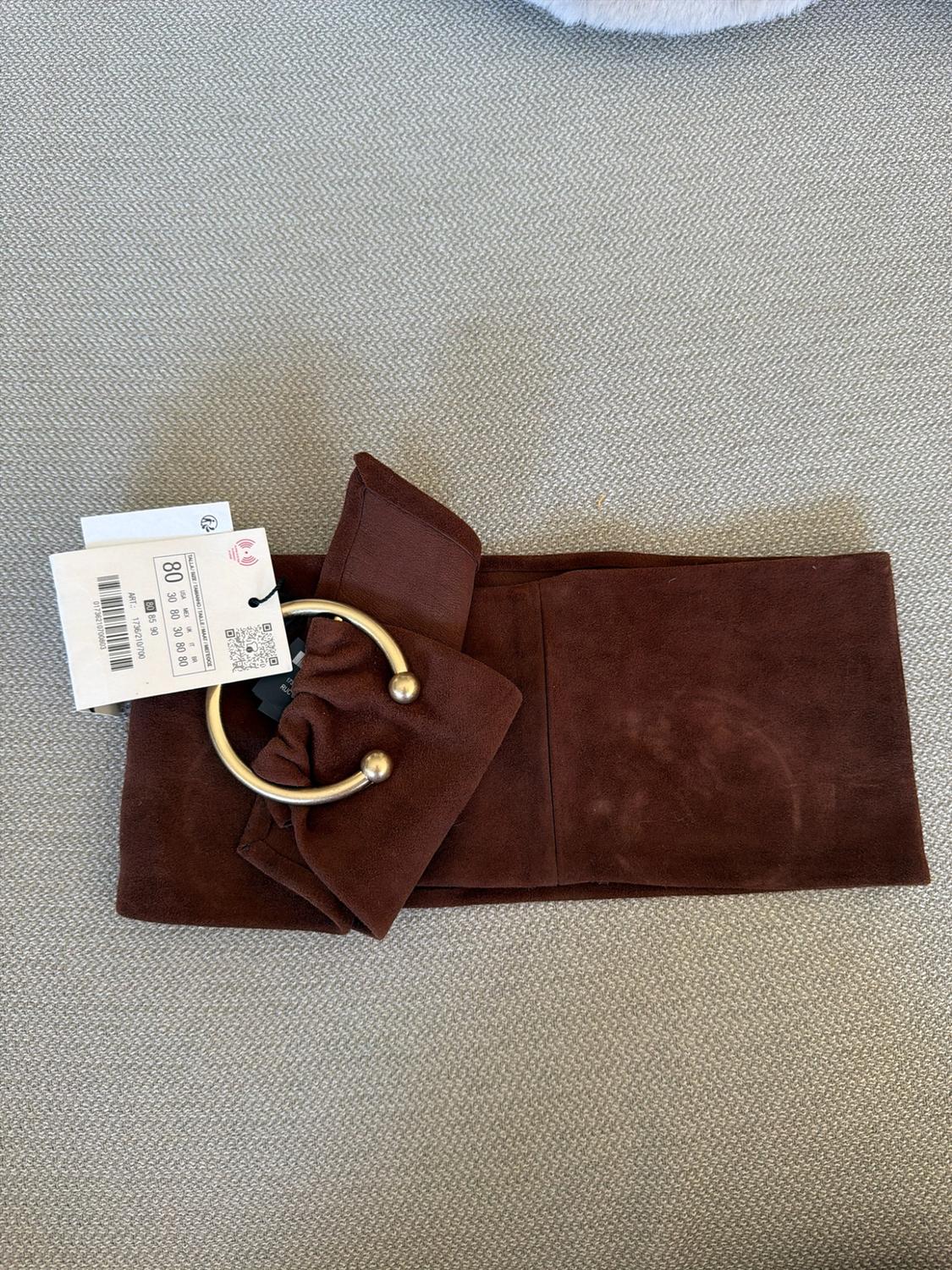 LEATHER BELT WITH PIERCING BUCKLE - Image 2