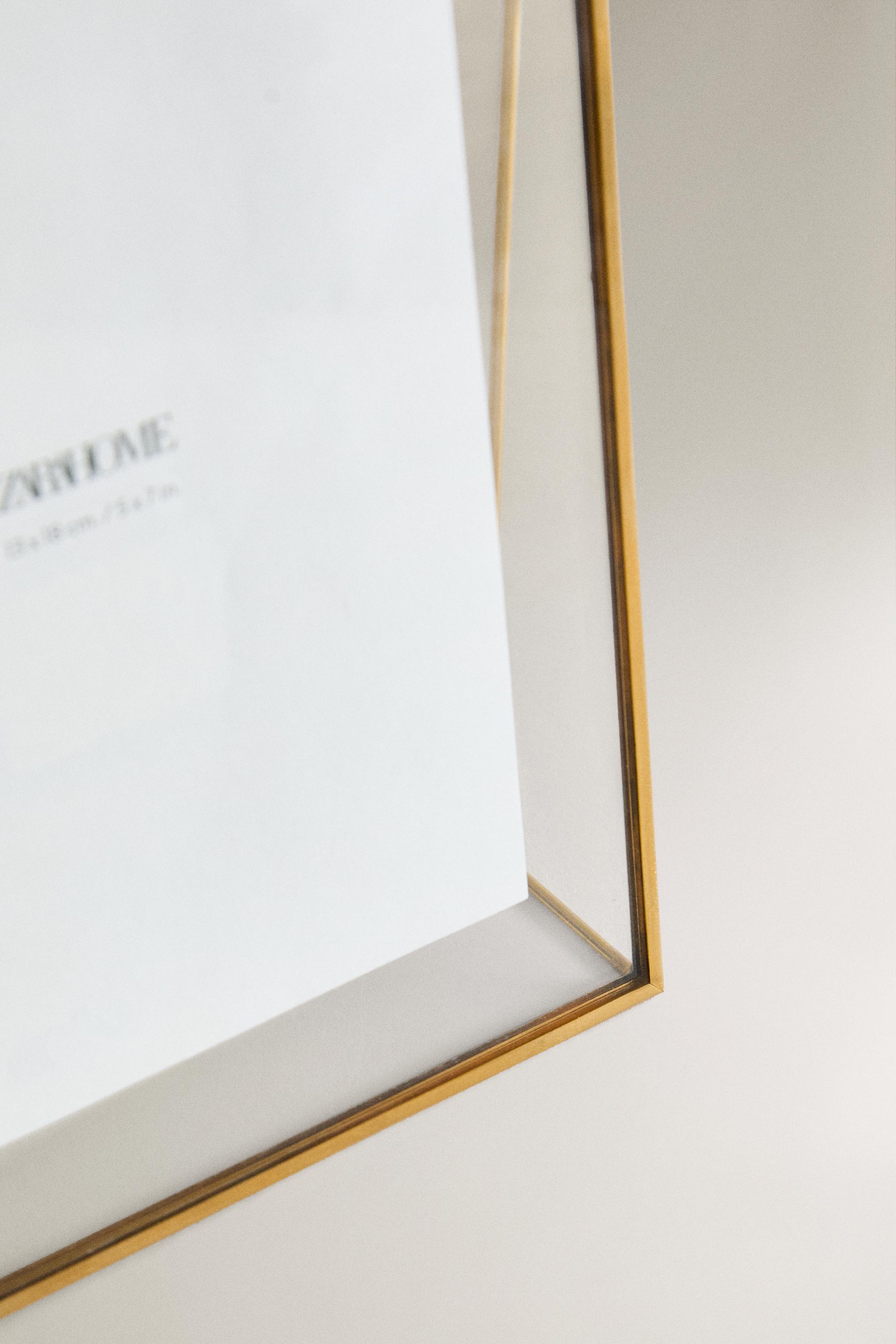 TRIANGULAR STRUCTURE PICTURE FRAME — Golden