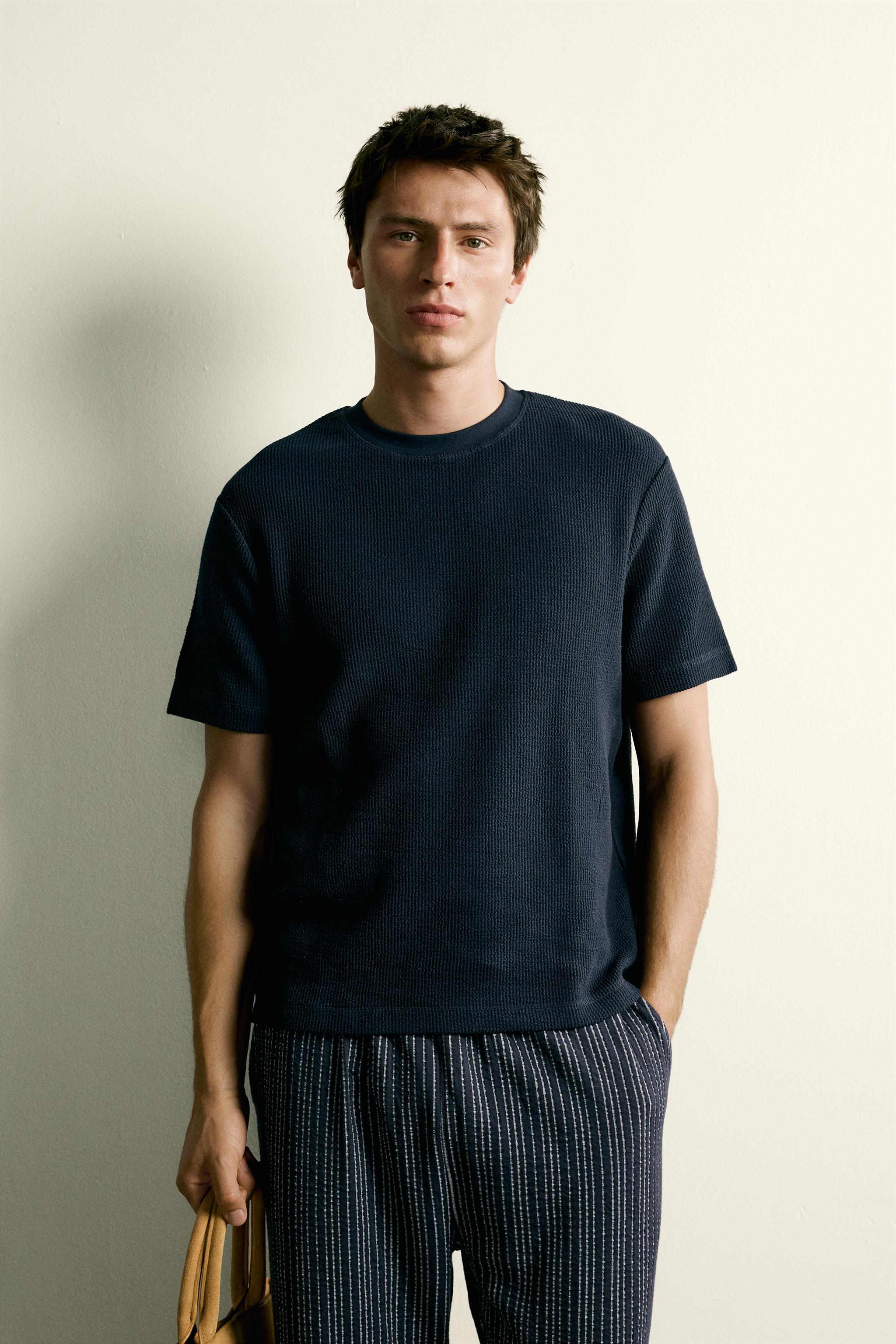 REGULAR FIT SEERSUCKER T-SHIRT