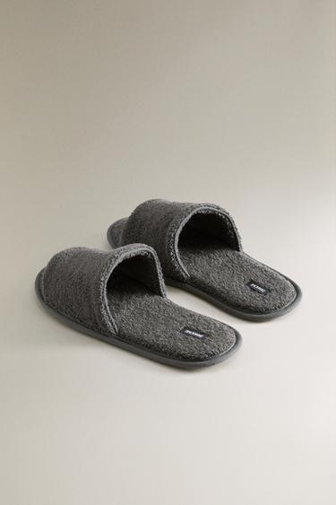 CHAUSSON SERVIETTE DE BAIN OUVERT - Gris foncé de Zara