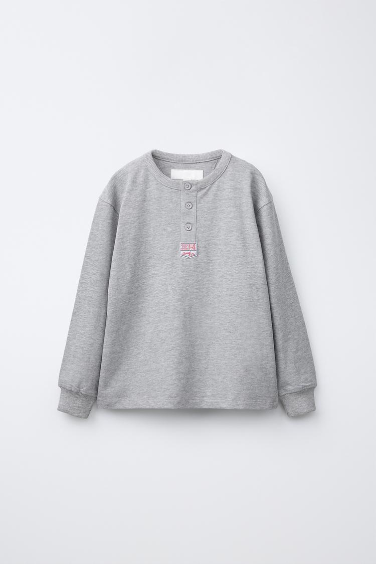 Camiseta etiqueta cuello panadero
