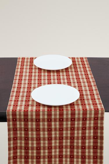 CHRISTMAS HEART CHECK COTTON TABLE RUNNER — Red 2