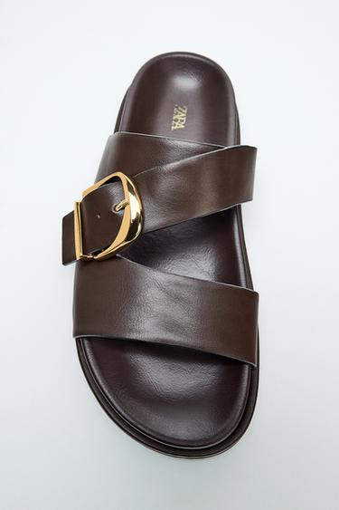 SANDALIA DETALLE HEBILLA METÁLICA - Marrón de Zara