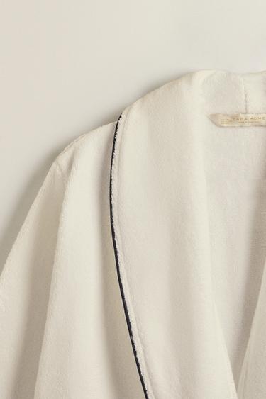 BATHROBE WITH PIPING (400 GXM²) - Black by Zara - Image 1