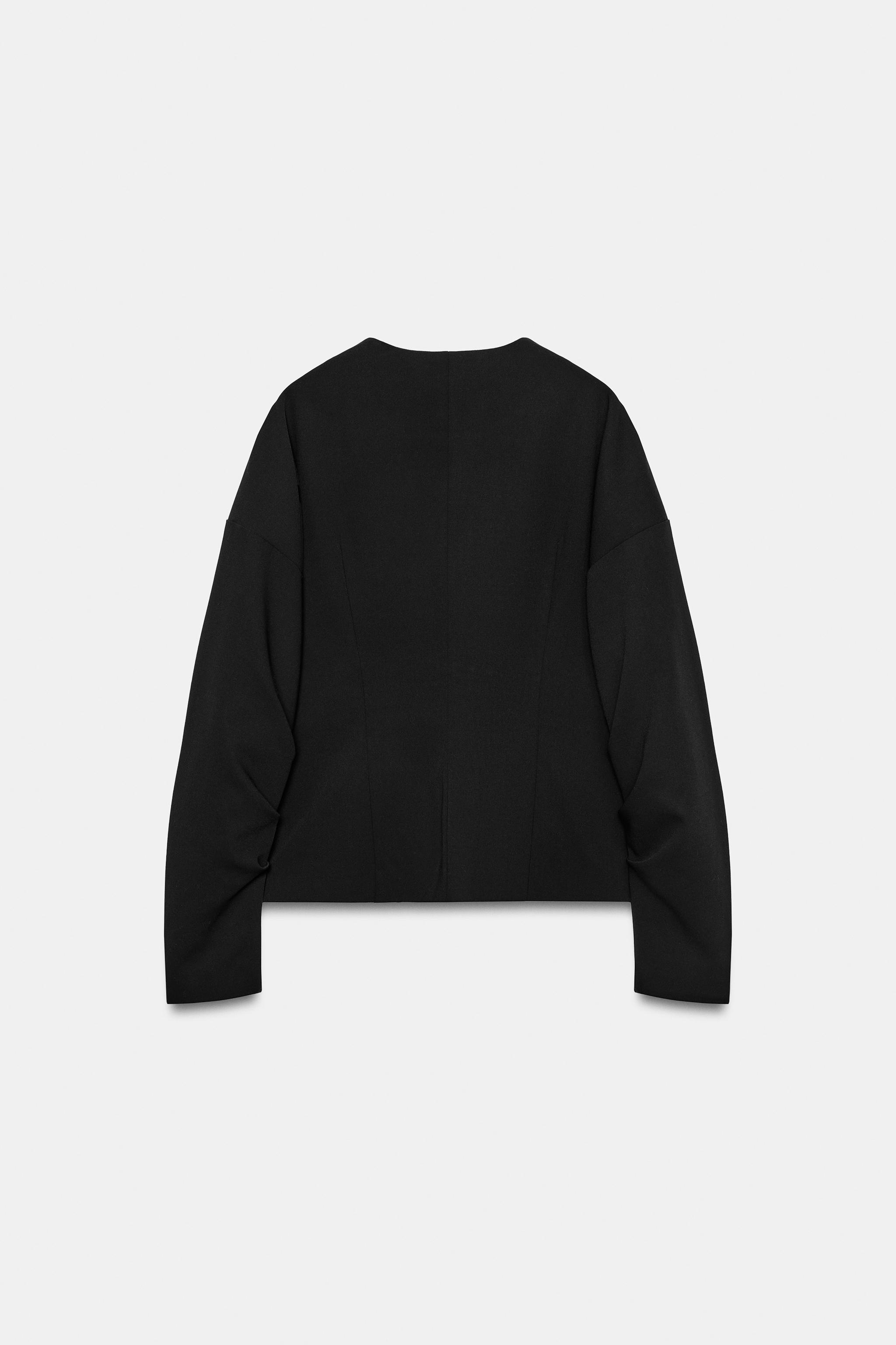 PLEATED SLEEVE BUTTON BLAZER