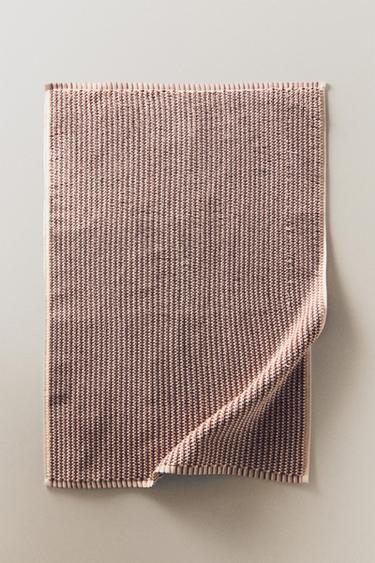 TEXTURED COTTON BATH MAT - Pinks by Zara