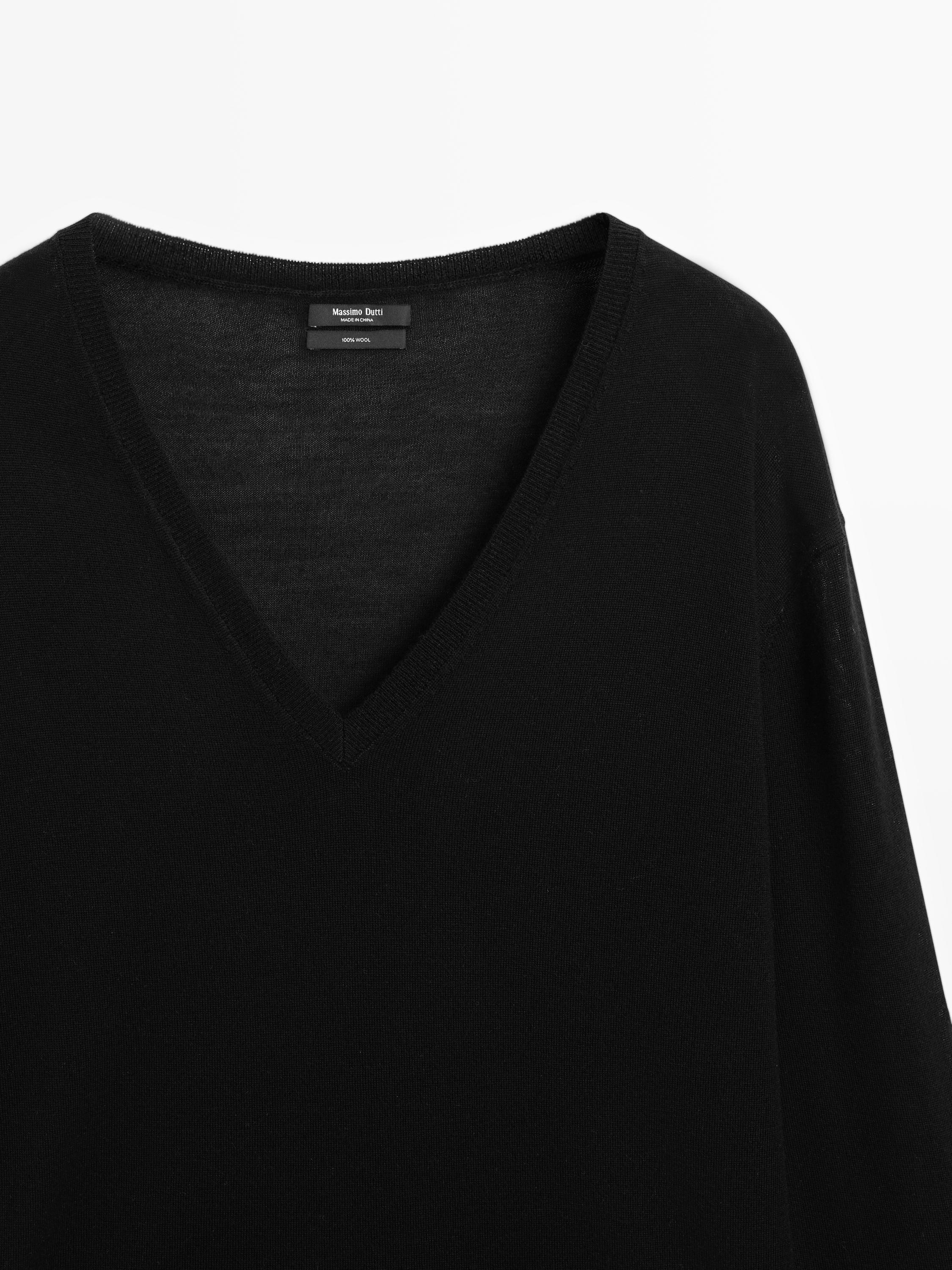 100% wool V-neck knit sweater