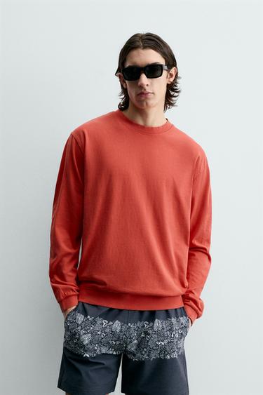 ТОЛСТОВКА С КРУГЛЫМ ВЫРЕЗОМ И ЭФФЕКТОМ ПОТЕРТОСТИ — КРАСНО-ОРАНЖЕВЫЙ от Zara