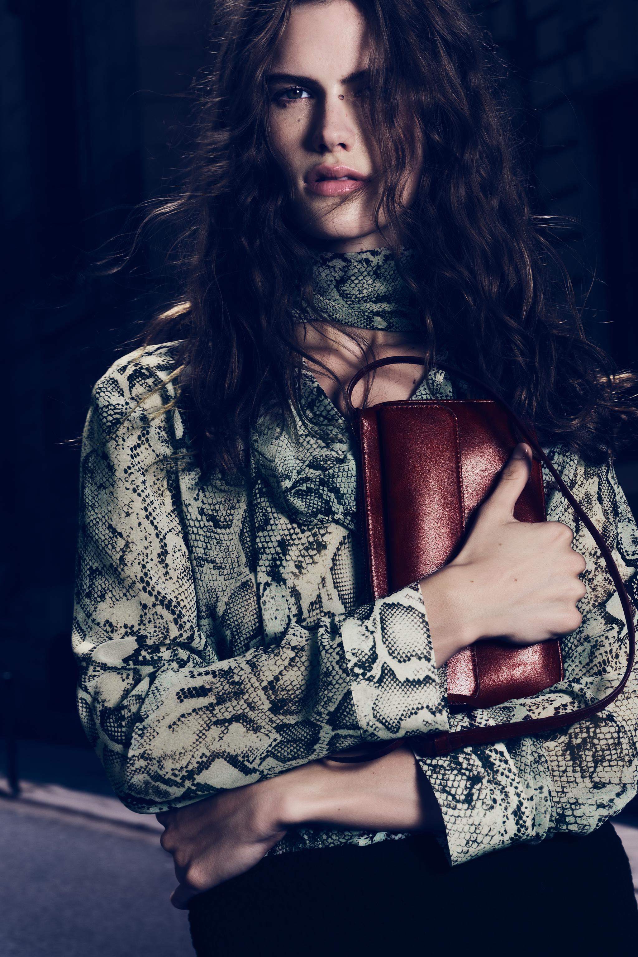 FLAP SHOULDER BAG — Red