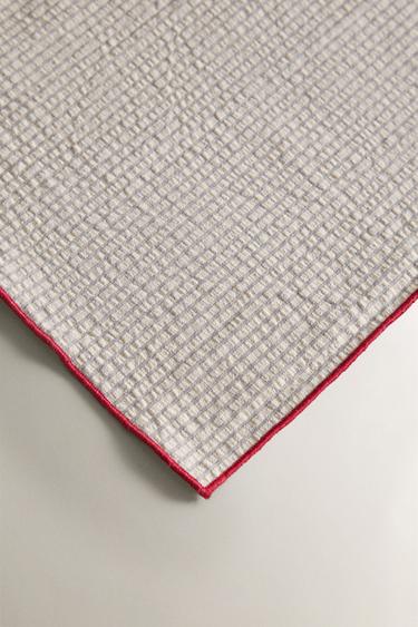 COTTON SCALLOPED CHRISTMAS TABLECLOTH WITH EMBROIDERY - Red by Zara - Image 2