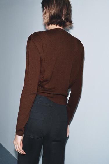 PULL EN MAILLE À ÉPAULETTES - Marron de Zara - Image 2