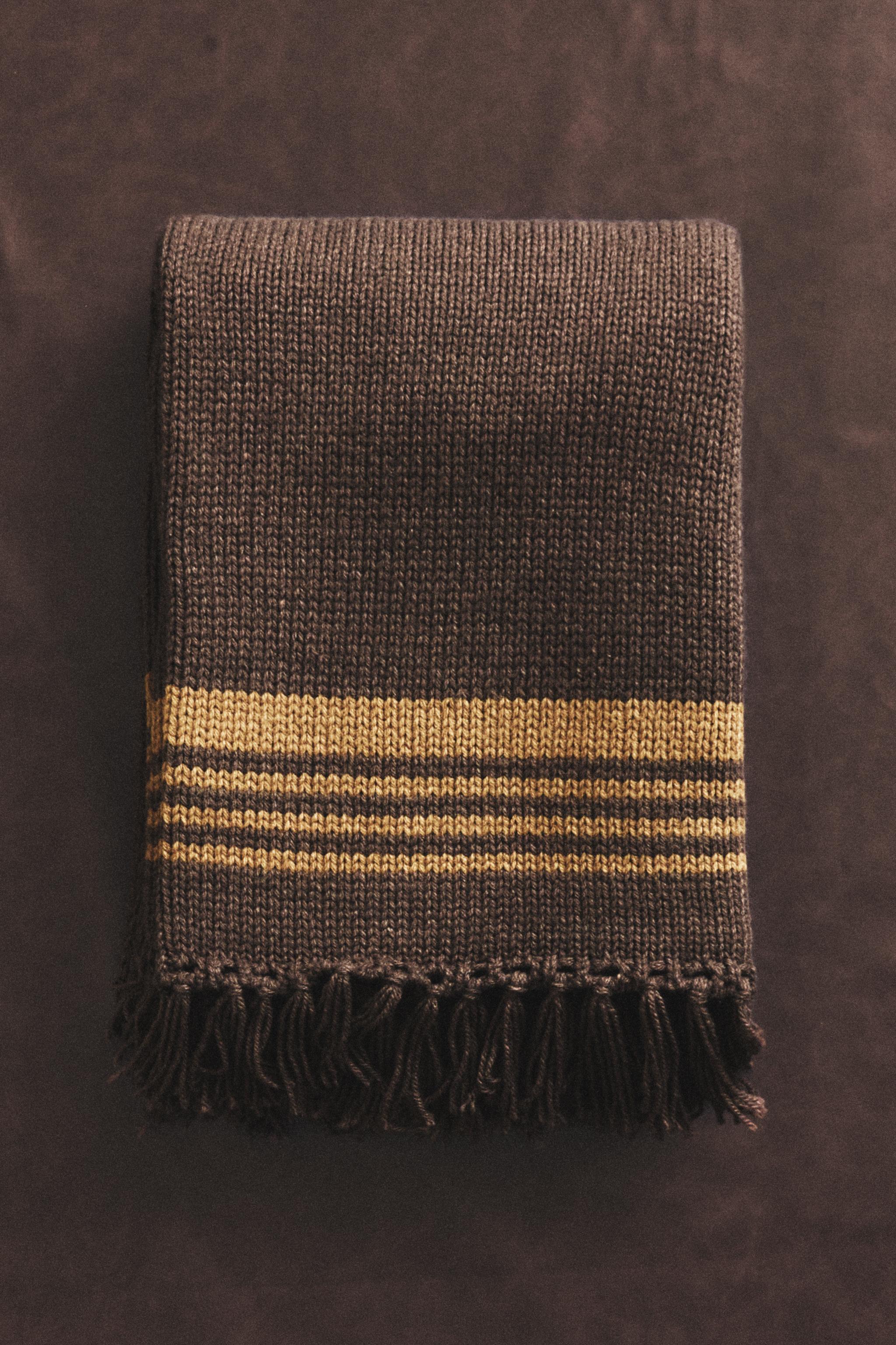 ZARA 　ゴールド＆ベージュ ニットブランケット ZARA HOME ゴールド＆ベージュ ニットブランケット フラワー刺繍