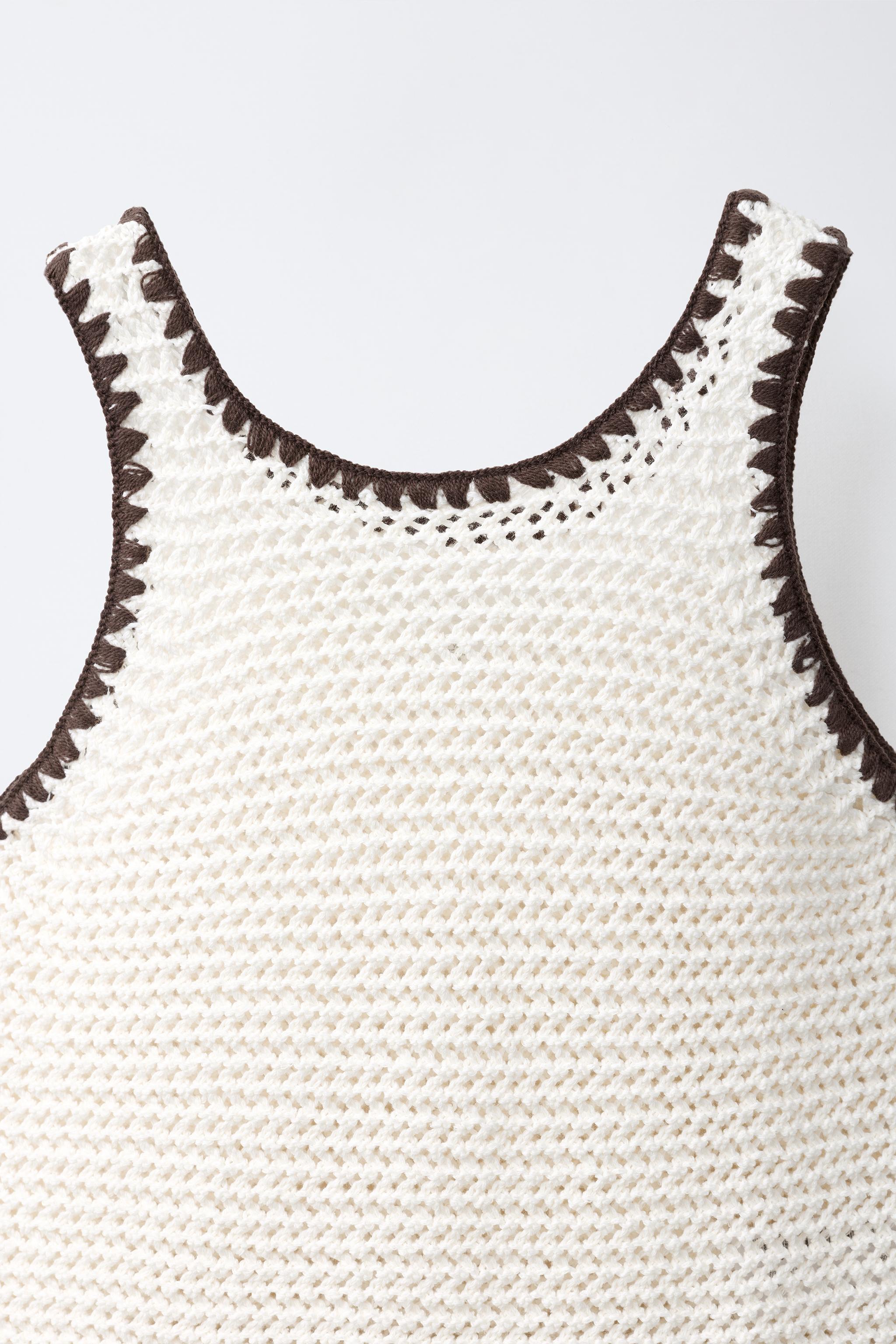 TOP EN MAILLE AVEC NŒUDS CONTRASTE