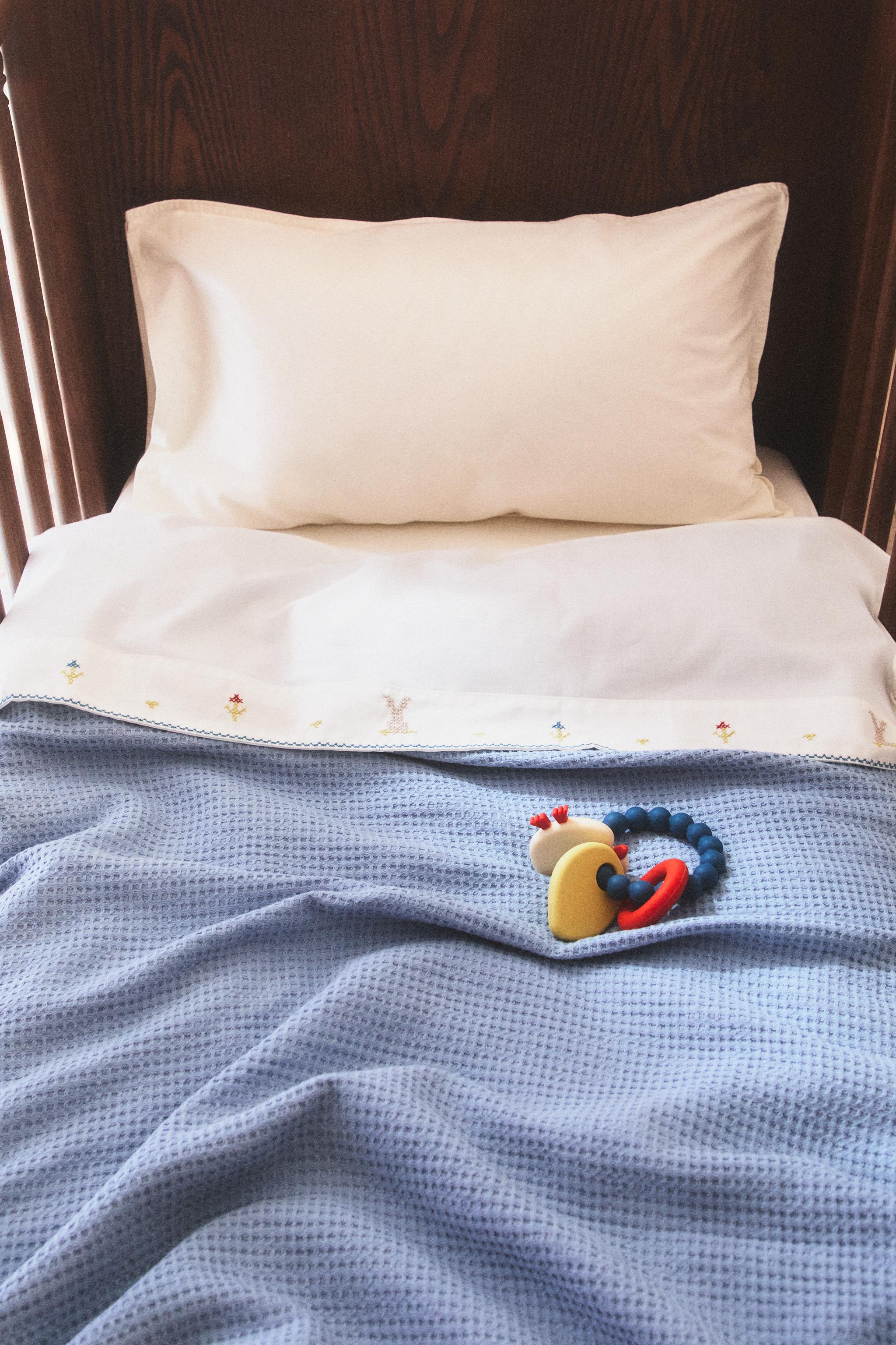 KIDS' WAFFLE-KNIT BEDSPREAD — Blue