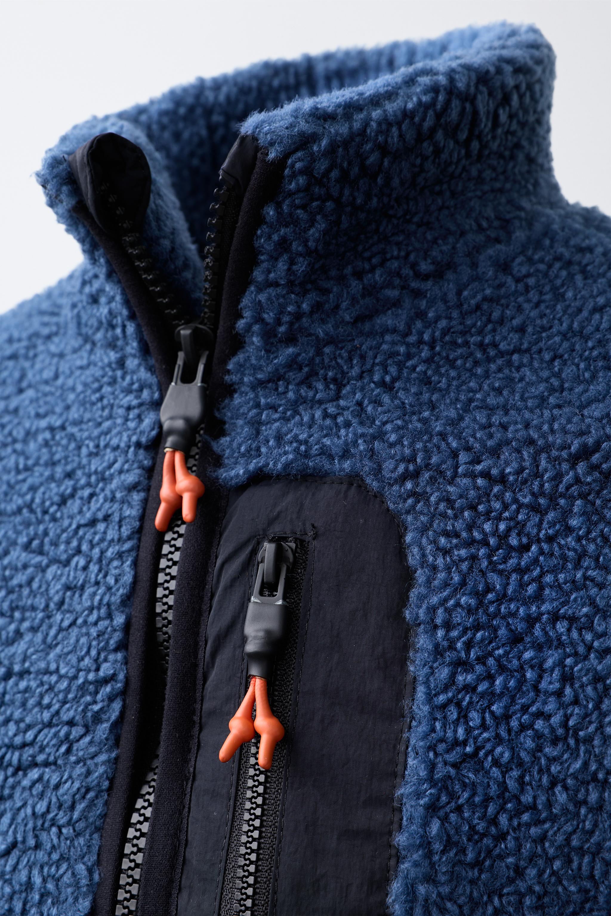 GILET EFFET MOUTON RETOURNÉ CONTRASTANT