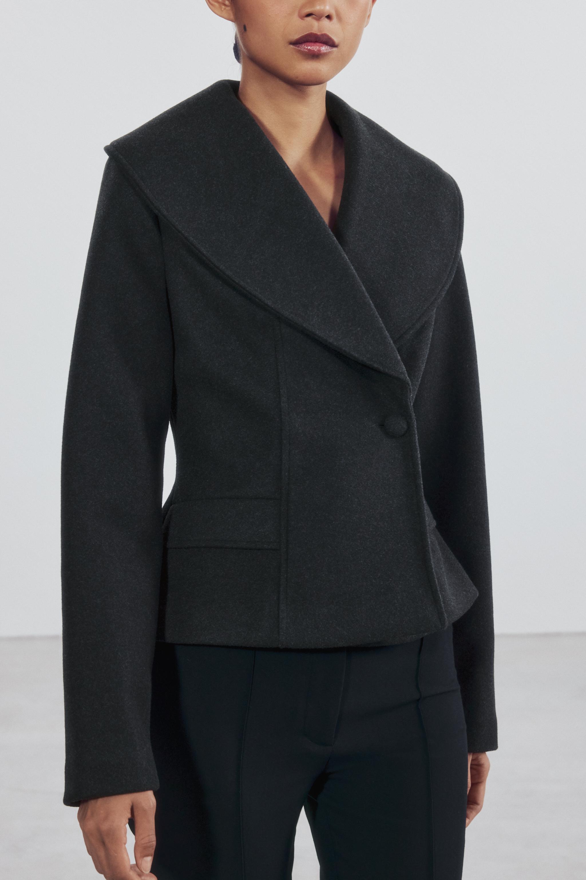 FITTED JACKET WITH MAXI LAPELS
