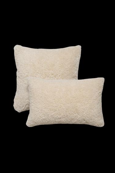FAUX FUR CUSHION COVER - Ecru by Zara