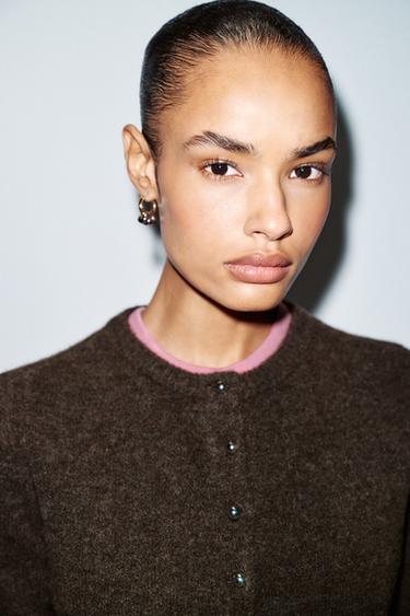 GILET EN MAILLE AVEC BOUTONS BOULES - marron chiné de Zara - Image 2