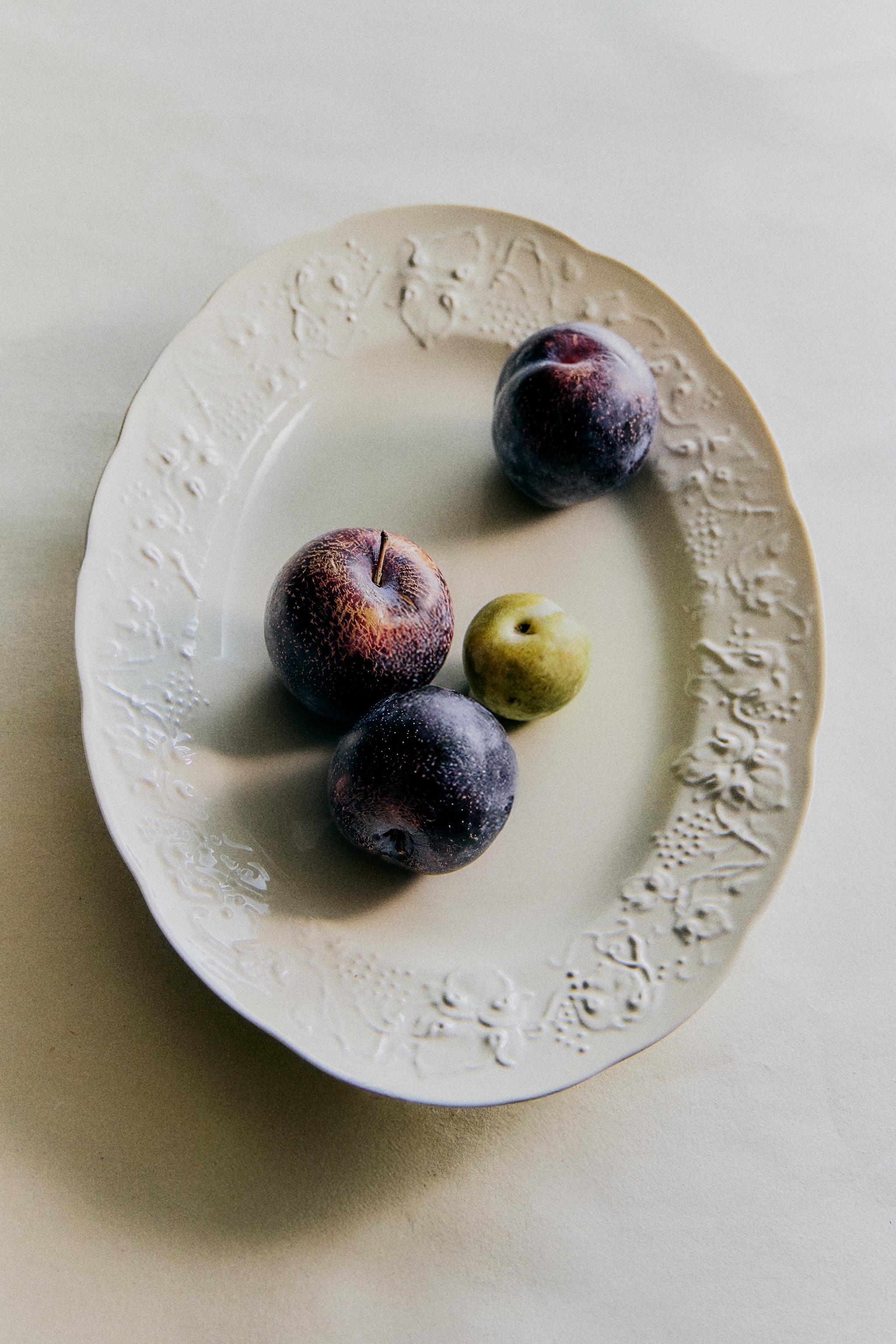 GRAPE PORCELAIN SERVING DISH