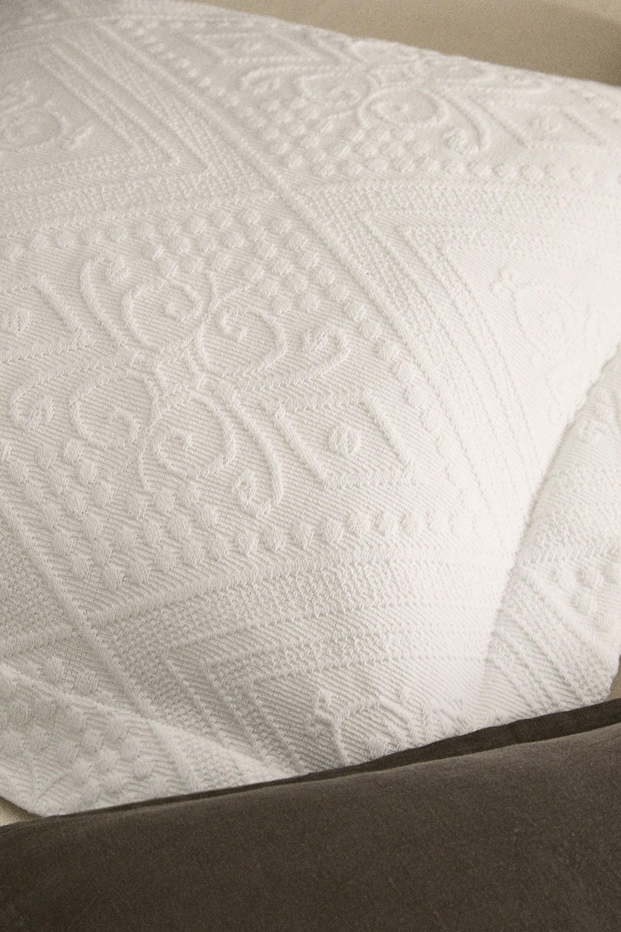COTTON THROW PILLOW COVER WITH A GEOMETRIC DESIGN