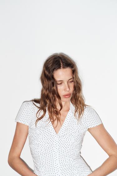 TOP DE POPELINA COM FRANZIDOS - Branco / Preto da Zara